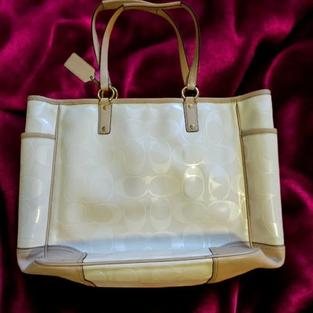 Beautiful Coach Bag - Picture 5 of 17